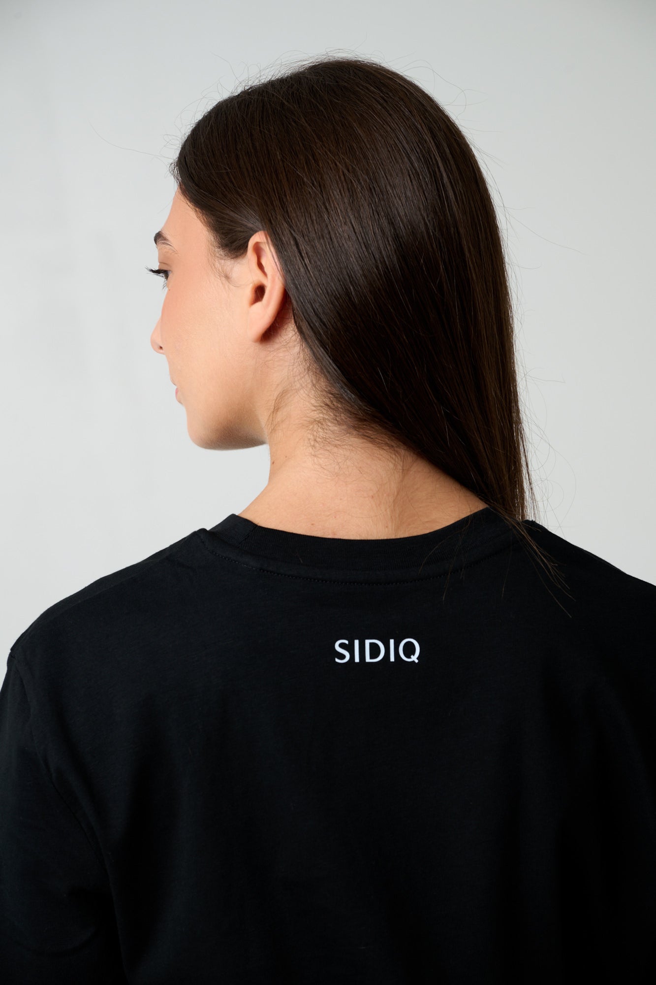 ESSENCE OF RESERVE PLAIN TEE DESIGN - Emblema(black )