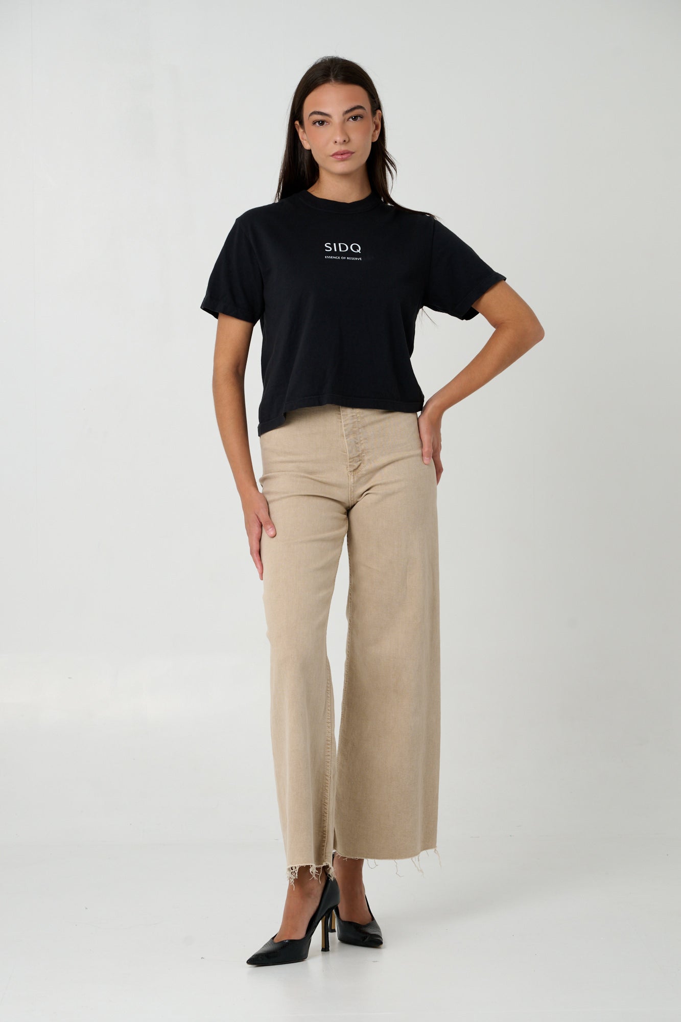 SIDQ ESSENCE OF RESERVE Emblema( negro)