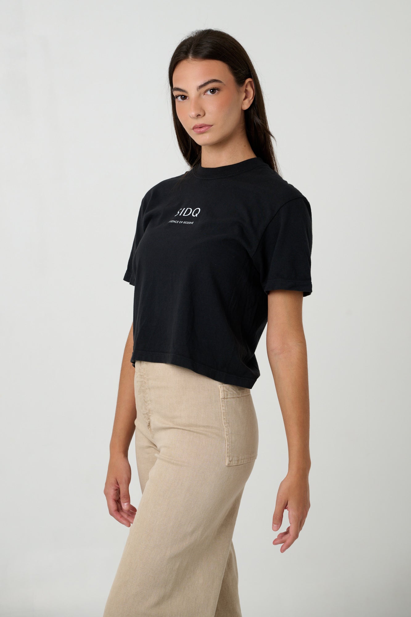 SIDQ ESSENCE OF RESERVE Emblema( negro)