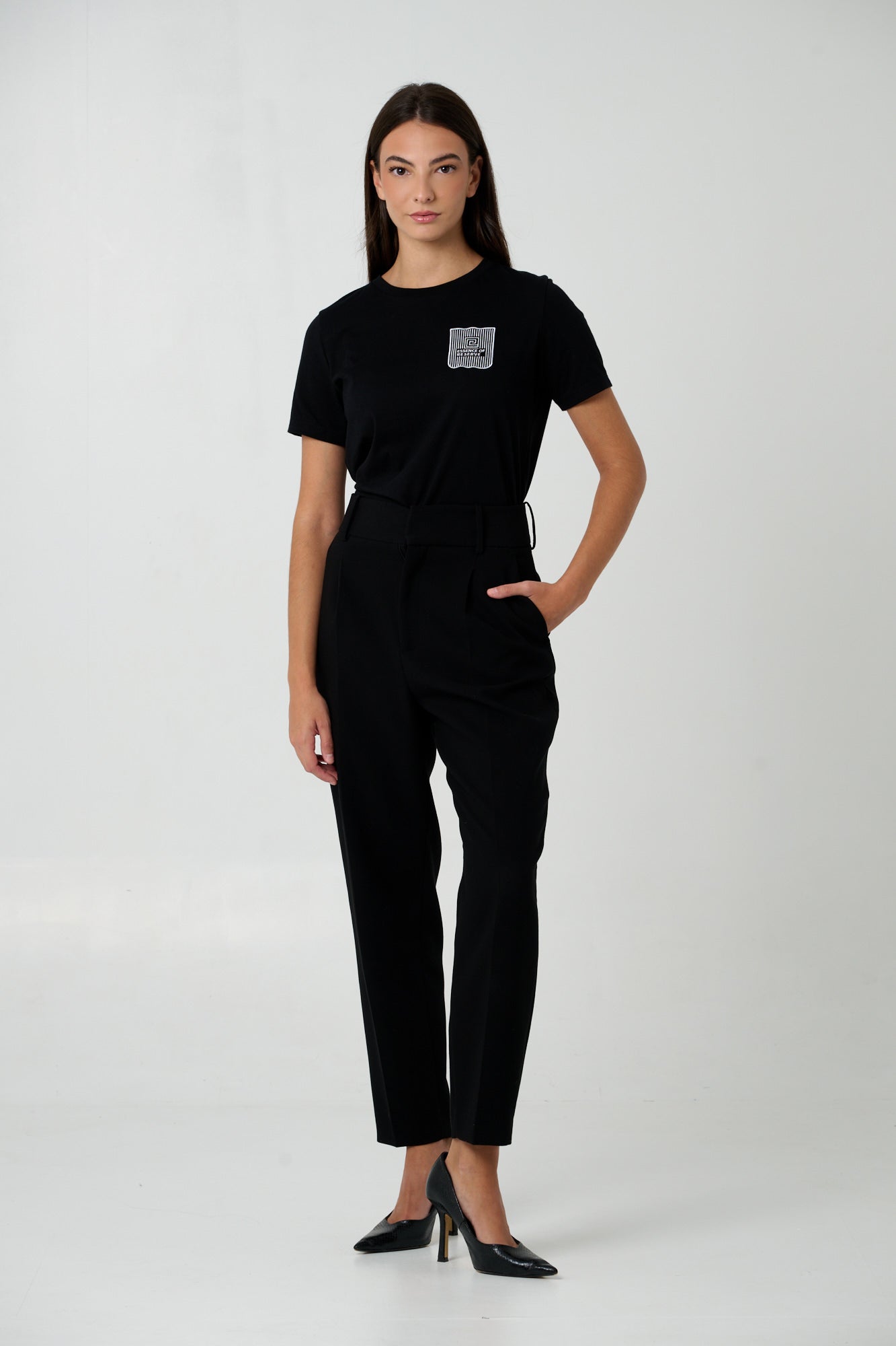 ESSENCE OF RESERVE BLOCK TEE DESIGN - Emblema(black )