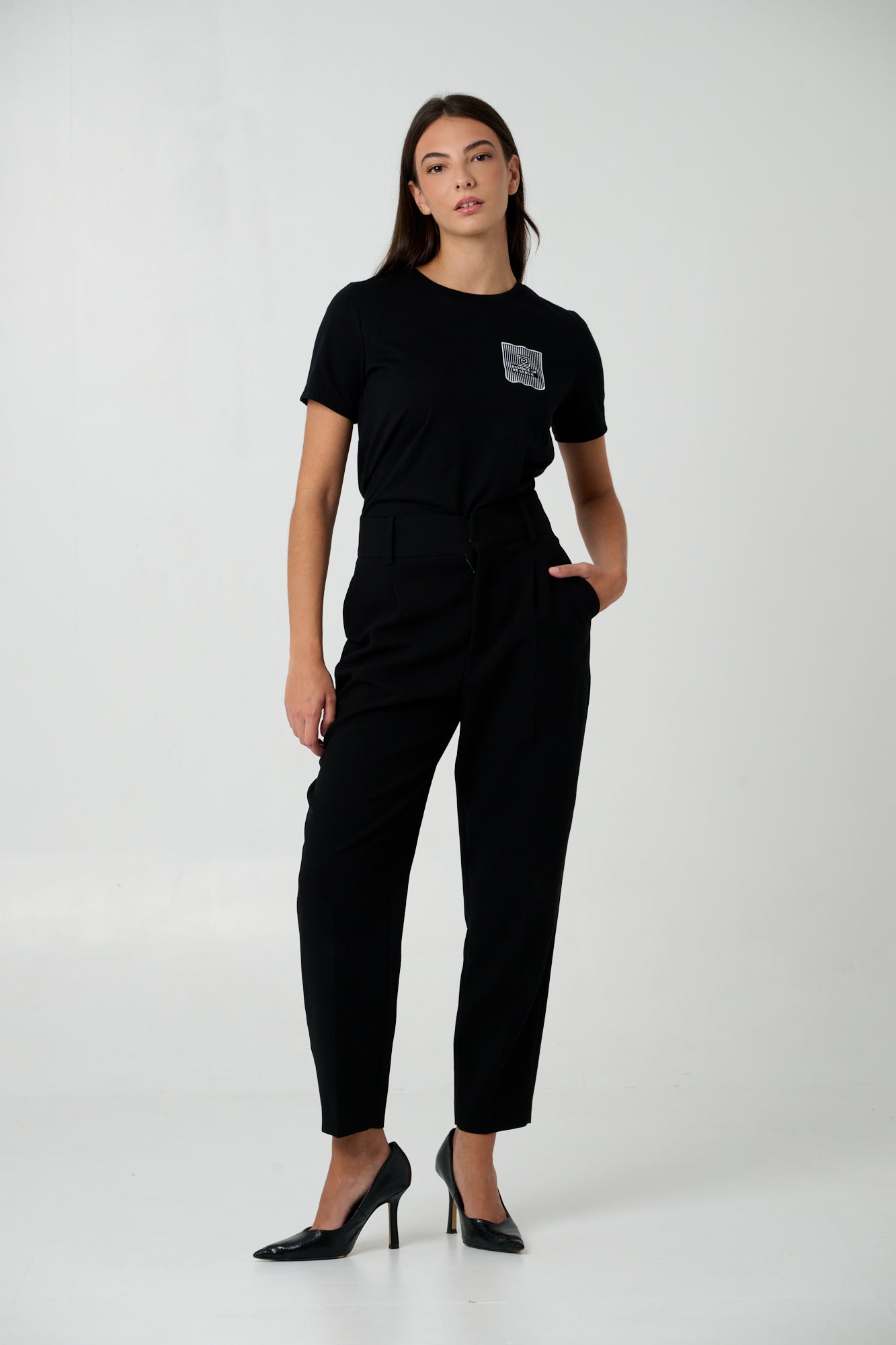 ESSENCE OF RESERVE BLOCK TEE DESIGN - Emblema(black )