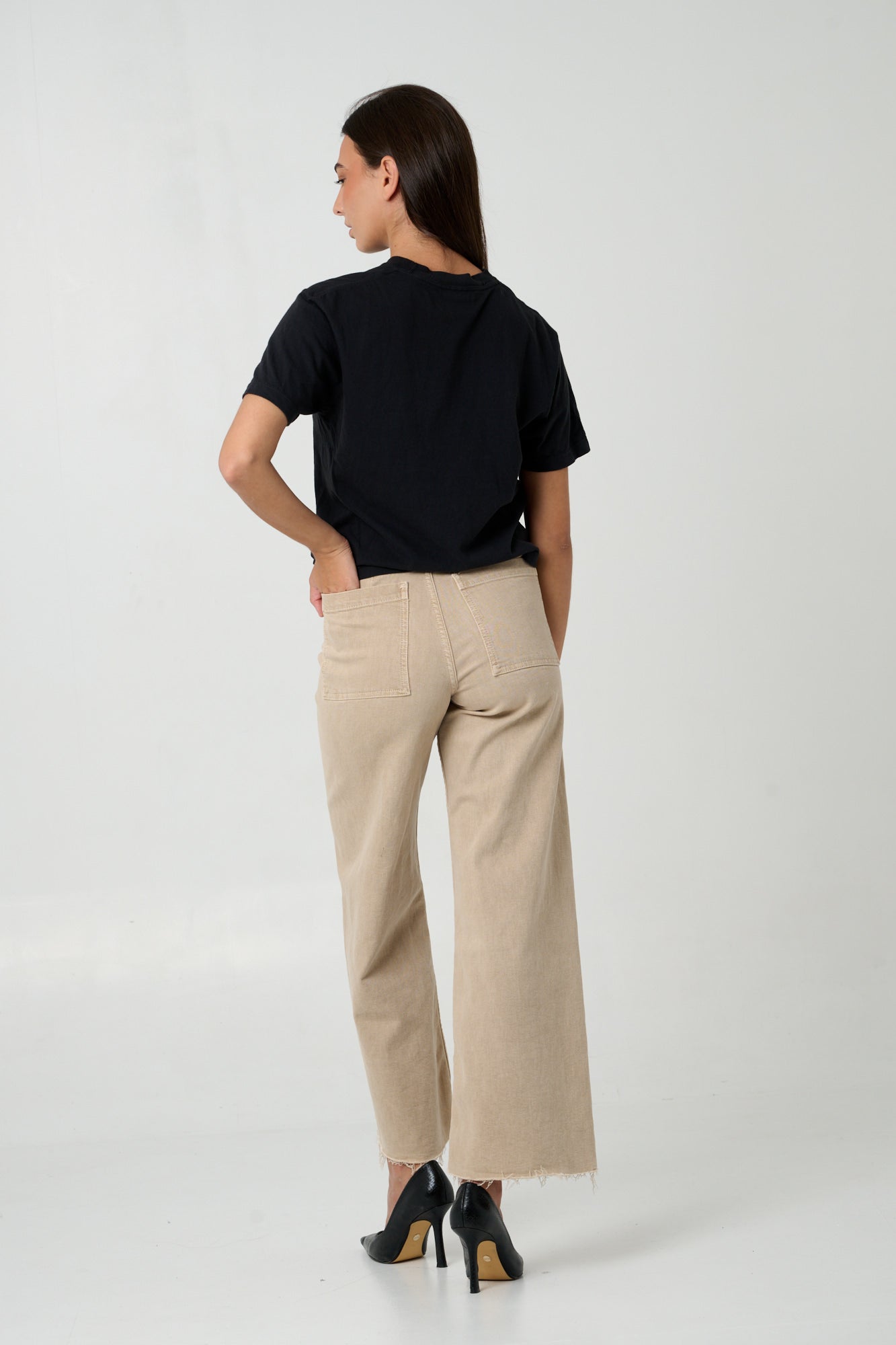 SIDQ ESSENCE OF RESERVE Emblema( negro)