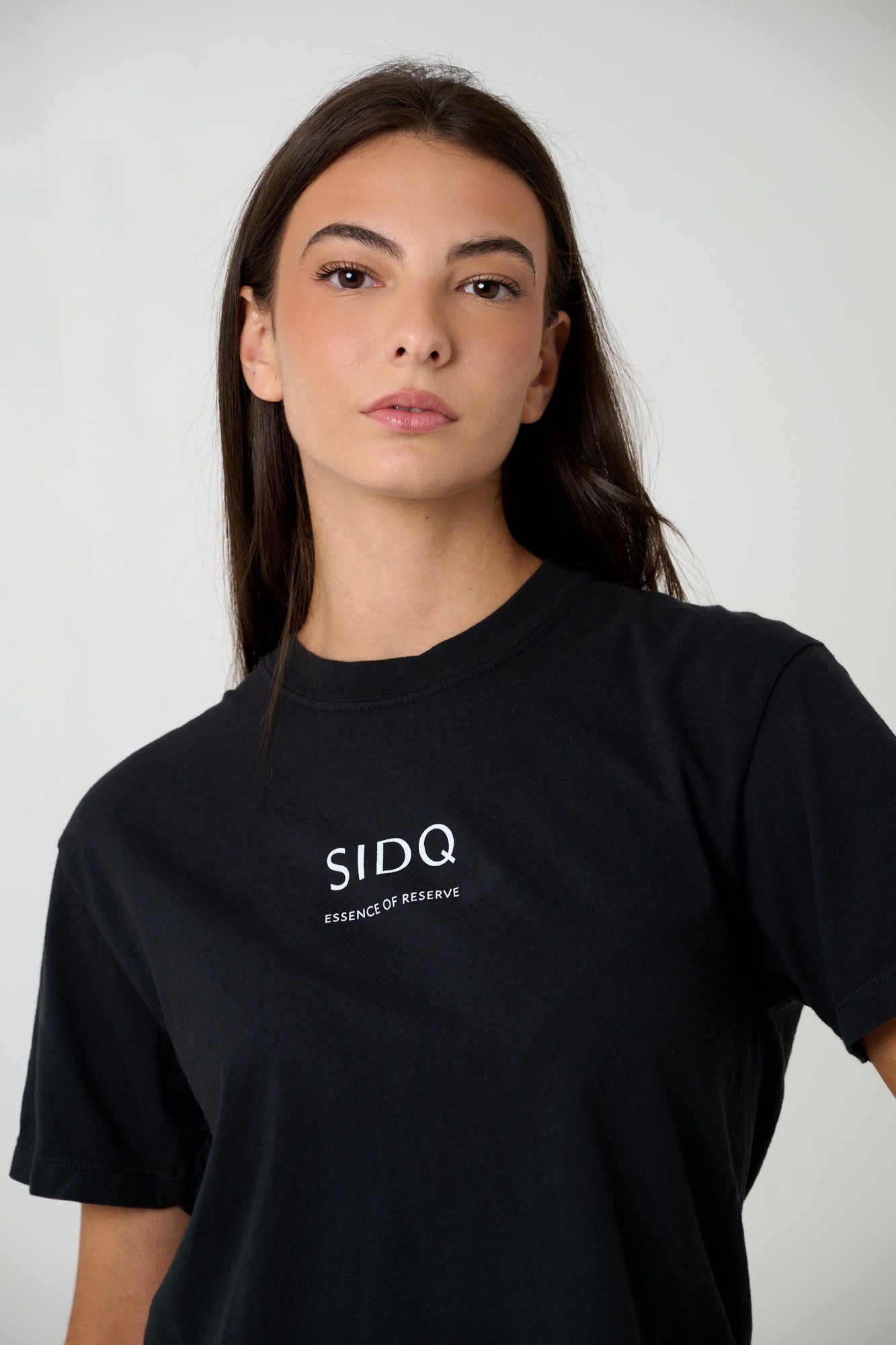 SIDQ ESSENCE OF RESERVE Emblema( negro)