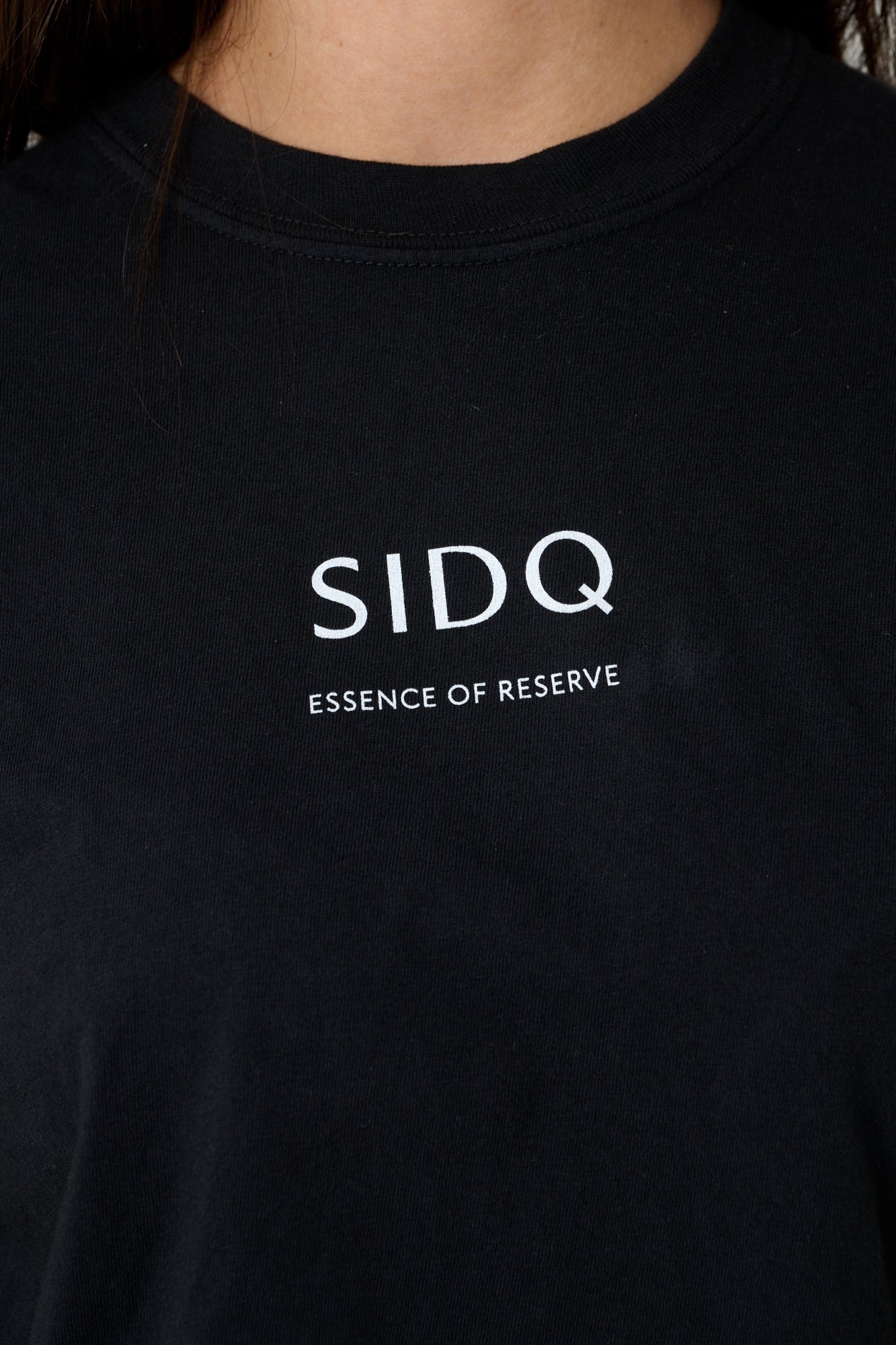 SIDQ ESSENCE OF RESERVE Emblema( negro)